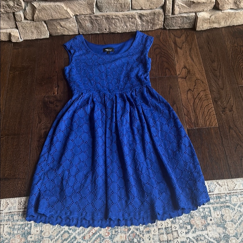 Women’s size 6 blue eyelet lace dress